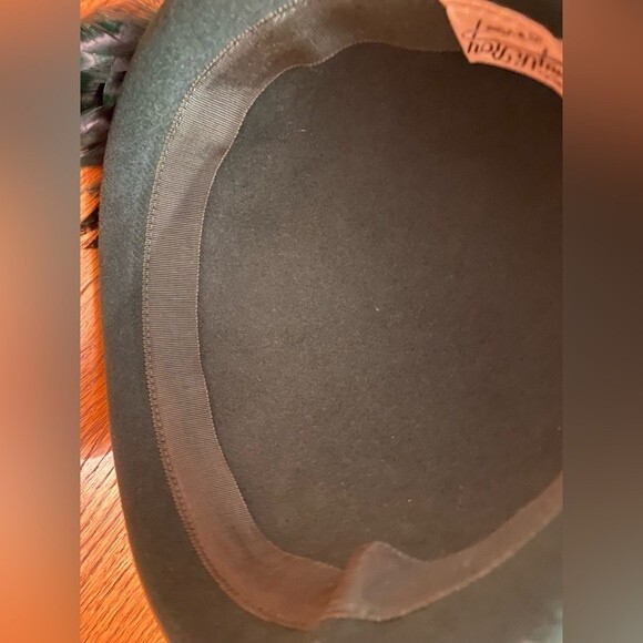 Janyth Roy 1950s Vintage Wool Felt Emerald Green Rolled Bowler Feather Half Hat - Picture 4 of 13